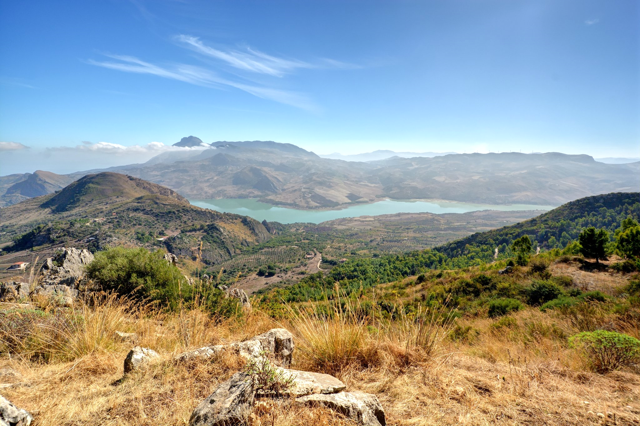 Monti Calamigna, veduta del Lago Rosamarina e il complesso del Monte Euraco, San Calogero Monti Calamigna